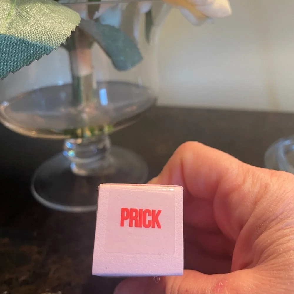 💥🆕💥JEFFREE STAR Velvet Trap Matte Lipstick — Prick (color)